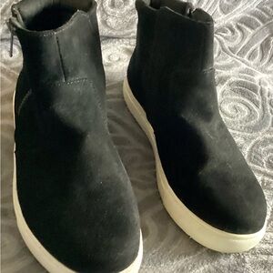 IZOD Black High-Top Sneakers